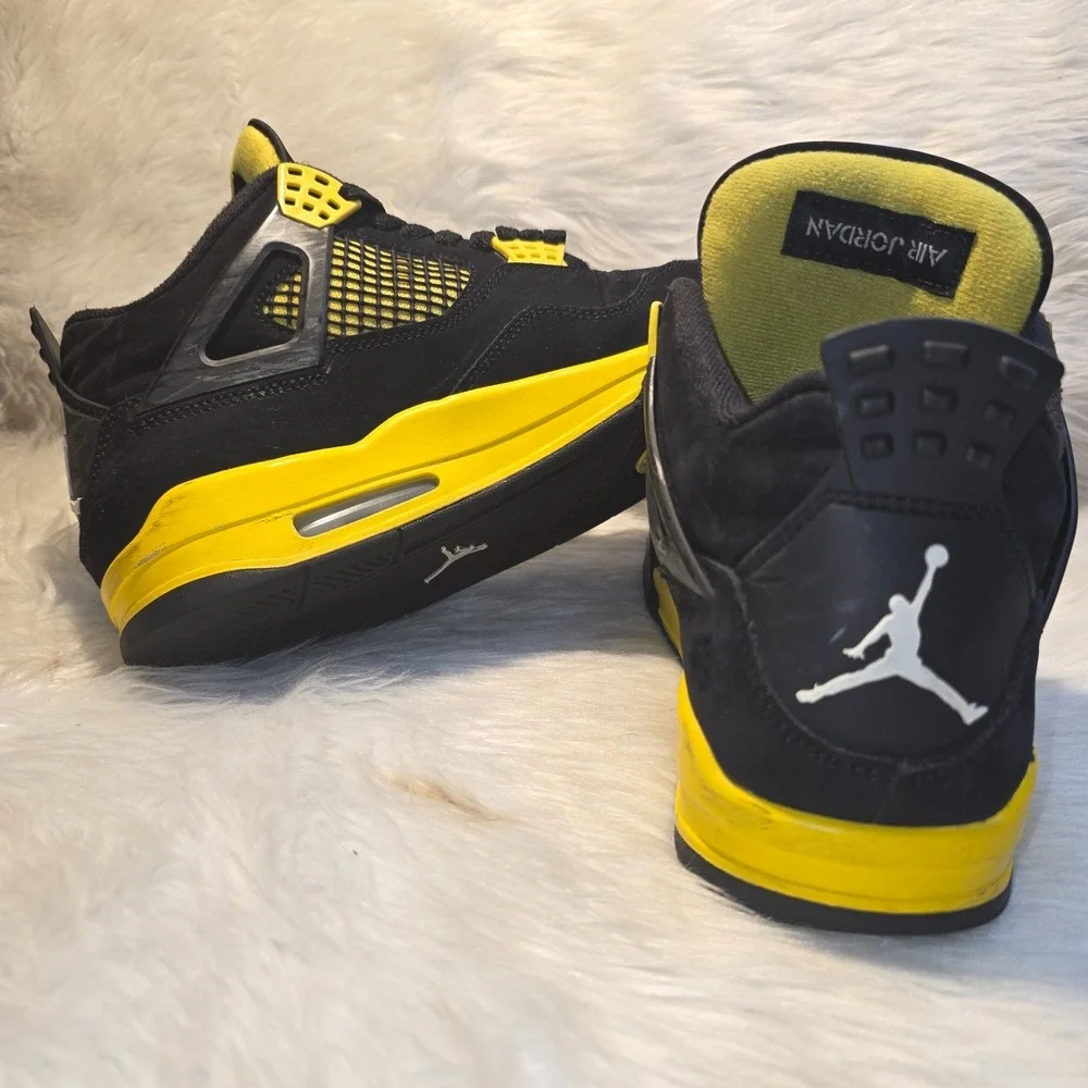 Size 8 - Jordan 4 Retro Mid Thunder